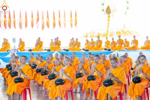 ภาพ No.149869:พิธีตักบาตร , พิธีปฎิบัติธรรม , พิธีถวายภัตตาหารเมนูสวรรค์ ในพรรษาแห่งการเข้าถึงธรรม วันธรรมชัย วันอังคารที่ 27 สิงหาคม พ.ศ.2567 ณ สภาธรรมกายสากล วัดพระธรรมกาย