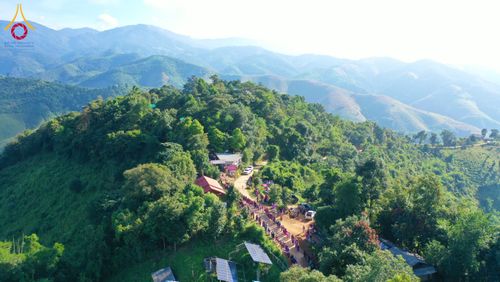 ภาพ No.175590:พิธีทอดกฐิน วัดพระธรรมจาริกบ้านต่อปล้าคี ตำบลแม่สอง อำเภอท่าสองยาง จังหวัดตาก ในโครงการกฐินสามัคคีทั่วไทย 30,000 วัด บูชาธรรม 80 ปี หลวงพ่อธัมมชโย โดยคณะศิษยานุศิษย์วัดพระธรรมกาย วันที่ 15 พฤศจิกายน พ.ศ. 2567