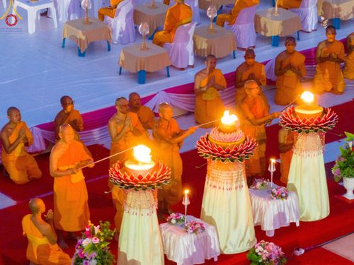 ภาพ No.129571:พิธีจุดประทีป 10,000 ดวง น้อมถวายเป็นพุทธบูชา ณ มหารัตนเจดีย์สิริปทุมสวรรค์ (เจดีย์อริยพุทธะ 5 พระองค์) ศูนย์ปฏิบัติธรรมภาคใต้ อ.บางกล่ำ จ.สงขลา  วันที่ 10 มีนาคม พ.ศ. 2567