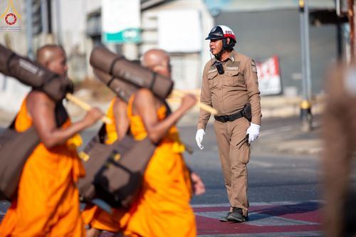 ภาพ No.198687:V.50 สารพัดV สารพัดดี ที่ธรรมยาตรา ในโครงการธรรมยาตรา กตัญญูบูชา มหาปูชนียาจารย์ พระมงคลเทพมุนี(สด จนฺทสโร) พระผู้ปราบมาร อนุสรณ์สถาน 7 แห่ง ปีที่ 13 ระหว่างวันที่ 2-31 มกราคม พ.ศ. 2568