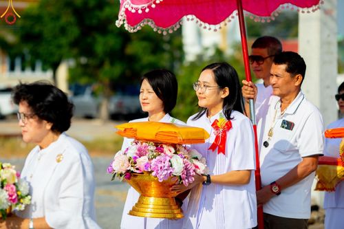 ภาพ No.189278:พิธีทอดผ้าป่าทำนุบำรุงศาสนสถาน ในโครงการธรรมยาตรา กตัญญูบูชา มหาปูชนียาจารย์ พระมงคลเทพมุนี(สด จนฺทสโร) พระผู้ปราบมาร อนุสรณ์สถาน 7 แห่ง ปีที่ 13 ณ วัดใหม่นพรัตน์  ต.เนินพระปรางค์ อ.สองพี่น้อง จ.สุพรรณบุรี วันที่ 5 มกราคม พ.ศ. 2568