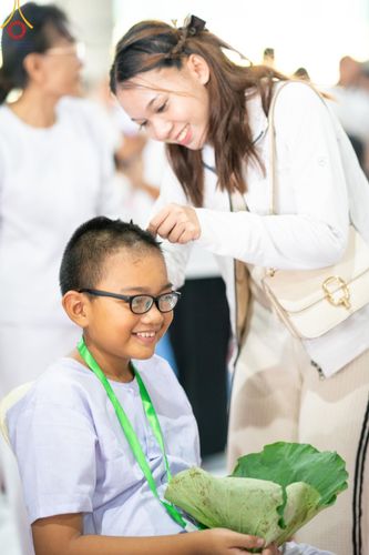 ภาพ No.132826:พิธีตัดปอยผม โครงการสามเณรฟื้นฟูพระพุทธศาสนาทั่วไทย ณ มหารัตนวิหารคด26 วัดพระธรรมกาย วันอาทิตย์ที่ 31 มีนาคม พ.ศ. 2567
