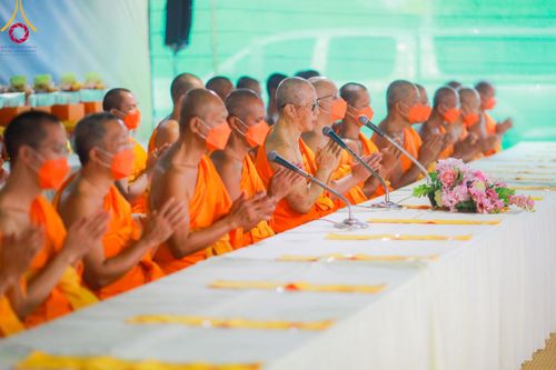 ภาพ No.108965:พิธีถวายภัตตาหารเป็นสังฆทาน แด่คณะพระธรรมยาตราฯ ในโครงการธรรมยาตรากตัญญูบูชา มหาปูชนียาจารย์ พระมงคลเทพมุนี(สด จนฺทสโร) พระผู้ปราบมาร อนุสรณ์สถาน 7 แห่ง ปีที่ 12 วันที่ 9 มกราคม พ.ศ. 2567 ณ อนุสรณ์สถานคลองบางนางแท่น  อ.สามพราน จ.นครปฐม