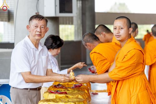 ภาพ No.123545:พิธีถวายสลากภัต แด่พระภิกษุสงฆ์ เพื่อโครงการธรรมยาตรา กตัญญูบูชา มหาปูชนียาจารย์ พระมงคลเทพมุนี (สด จนฺทสโร) พระผู้ปราบมาร อนุสรณ์สถาน 7 แห่ง ปีที่ 12 ระหว่างวันที่ 2 - 31 มกราคม พ.ศ.2567