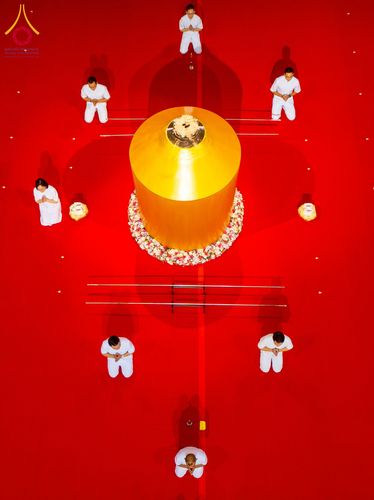 ภาพ No.261173:วันอาทิตย์ที่ 5 ตุลาคม พ.ศ. 2568 พิธีจุดเทียนใจ ไฟนิรันด์ อนันตชัย ณ สภาธรรมกายสากล วัดพระธรรมกาย