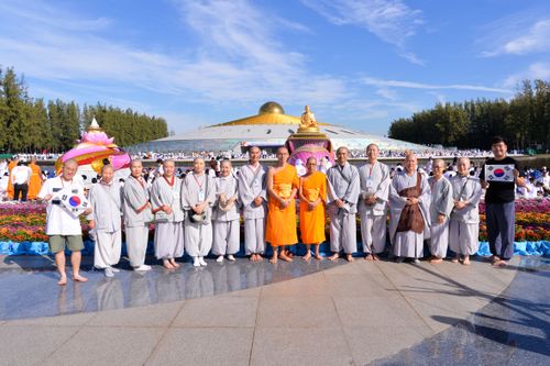 ภาพ No.33352:โครงการธรรมยาตรา เส้นทางพระผู้ปราบมาร ปีที่ 7 ณ วัดพระธรรมกาย