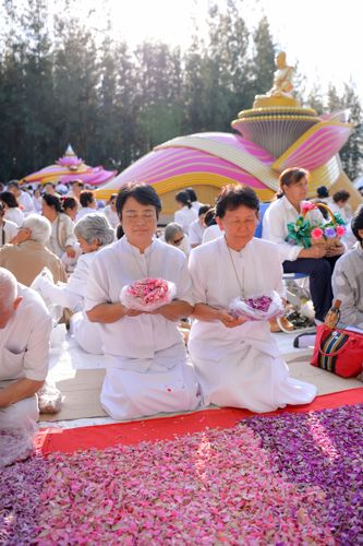 ภาพ No.33542:โครงการธรรมยาตรา เส้นทางพระผู้ปราบมาร ปีที่ 7 ณ อนุสรณ์สถานพระมงคลเทพมุนี