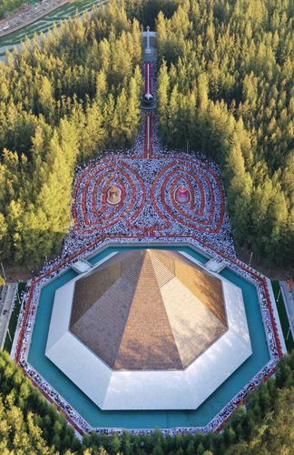 ภาพ No.33466:โครงการธรรมยาตรา เส้นทางพระผู้ปราบมาร ปีที่ 7 ณ อนุสรณ์สถานพระมงคลเทพมุนี