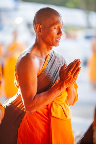 ภาพ No.33492:โครงการธรรมยาตรา เส้นทางพระผู้ปราบมาร ปีที่ 7 ณ อนุสรณ์สถานพระมงคลเทพมุนี