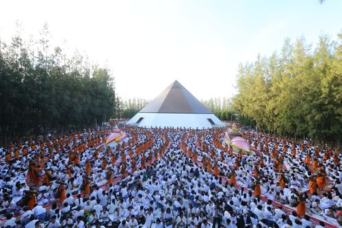 ภาพ No.33564:โครงการธรรมยาตรา เส้นทางพระผู้ปราบมาร ปีที่ 7 ณ อนุสรณ์สถานพระมงคลเทพมุนี