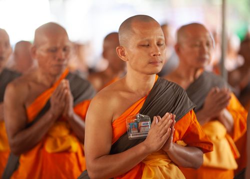 ภาพ No.33496:โครงการธรรมยาตรา เส้นทางพระผู้ปราบมาร ปีที่ 7 ณ อนุสรณ์สถานพระมงคลเทพมุนี