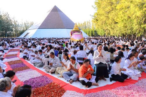 ภาพ No.33547:โครงการธรรมยาตรา เส้นทางพระผู้ปราบมาร ปีที่ 7 ณ อนุสรณ์สถานพระมงคลเทพมุนี