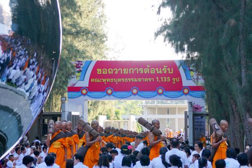 ภาพ No.33587:โครงการธรรมยาตรา เส้นทางพระผู้ปราบมาร ปีที่ 7 ณ อนุสรณ์สถานพระมงคลเทพมุนี