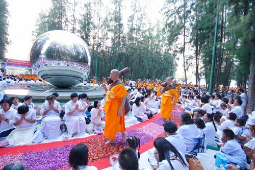 ภาพ No.33583:โครงการธรรมยาตรา เส้นทางพระผู้ปราบมาร ปีที่ 7 ณ อนุสรณ์สถานพระมงคลเทพมุนี