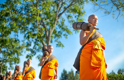 ภาพ No.33497:โครงการธรรมยาตรา เส้นทางพระผู้ปราบมาร ปีที่ 7 ณ อนุสรณ์สถานพระมงคลเทพมุนี