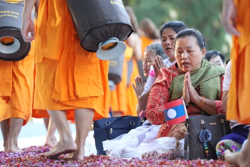 ภาพ No.33588:โครงการธรรมยาตรา เส้นทางพระผู้ปราบมาร ปีที่ 7 ณ อนุสรณ์สถานพระมงคลเทพมุนี