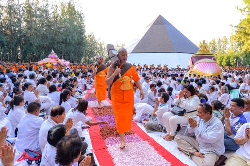 ภาพ No.33548:โครงการธรรมยาตรา เส้นทางพระผู้ปราบมาร ปีที่ 7 ณ อนุสรณ์สถานพระมงคลเทพมุนี