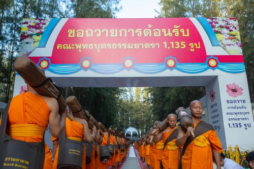 ภาพ No.33500:โครงการธรรมยาตรา เส้นทางพระผู้ปราบมาร ปีที่ 7 ณ อนุสรณ์สถานพระมงคลเทพมุนี