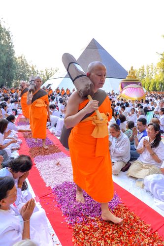 ภาพ No.33551:โครงการธรรมยาตรา เส้นทางพระผู้ปราบมาร ปีที่ 7 ณ อนุสรณ์สถานพระมงคลเทพมุนี