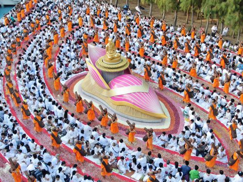 ภาพ No.33540:โครงการธรรมยาตรา เส้นทางพระผู้ปราบมาร ปีที่ 7 ณ อนุสรณ์สถานพระมงคลเทพมุนี