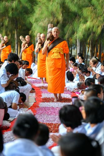 ภาพ No.33549:โครงการธรรมยาตรา เส้นทางพระผู้ปราบมาร ปีที่ 7 ณ อนุสรณ์สถานพระมงคลเทพมุนี