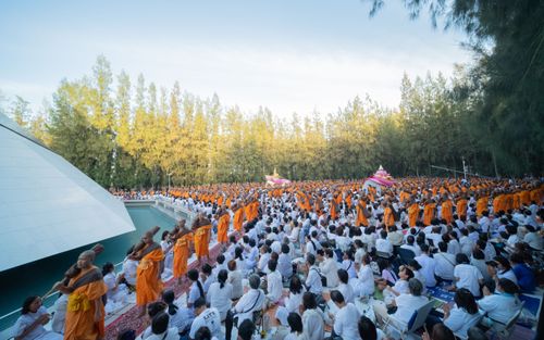 ภาพ No.33578:โครงการธรรมยาตรา เส้นทางพระผู้ปราบมาร ปีที่ 7 ณ อนุสรณ์สถานพระมงคลเทพมุนี