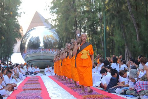 ภาพ No.33473:โครงการธรรมยาตรา เส้นทางพระผู้ปราบมาร ปีที่ 7 ณ อนุสรณ์สถานพระมงคลเทพมุนี