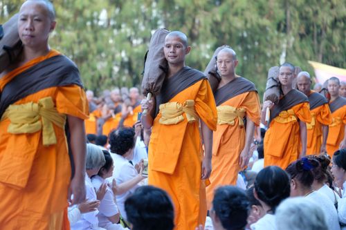 ภาพ No.33576:โครงการธรรมยาตรา เส้นทางพระผู้ปราบมาร ปีที่ 7 ณ อนุสรณ์สถานพระมงคลเทพมุนี