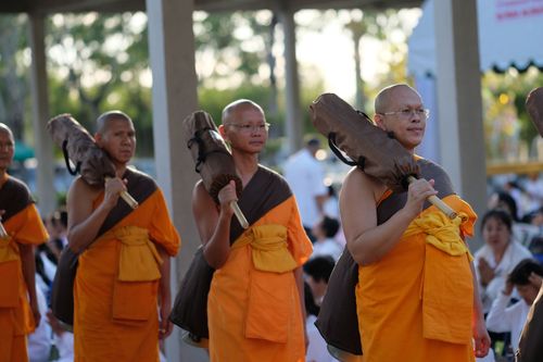 ภาพ No.33485:โครงการธรรมยาตรา เส้นทางพระผู้ปราบมาร ปีที่ 7 ณ อนุสรณ์สถานพระมงคลเทพมุนี