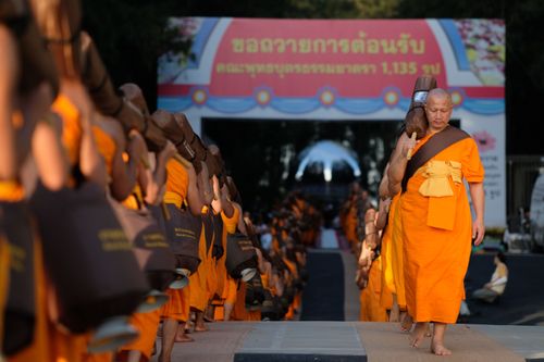 ภาพ No.33490:โครงการธรรมยาตรา เส้นทางพระผู้ปราบมาร ปีที่ 7 ณ อนุสรณ์สถานพระมงคลเทพมุนี