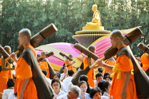 ภาพ No.33552:โครงการธรรมยาตรา เส้นทางพระผู้ปราบมาร ปีที่ 7 ณ อนุสรณ์สถานพระมงคลเทพมุนี