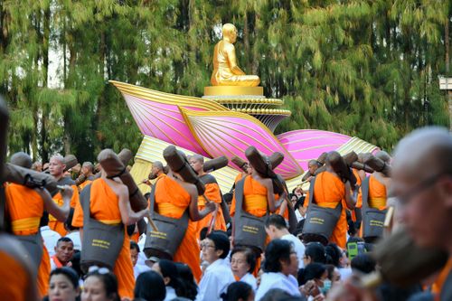 ภาพ No.33554:โครงการธรรมยาตรา เส้นทางพระผู้ปราบมาร ปีที่ 7 ณ อนุสรณ์สถานพระมงคลเทพมุนี