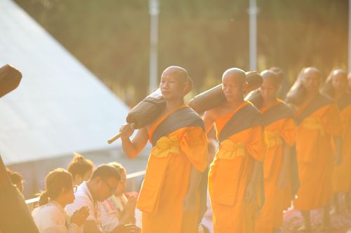 ภาพ No.33461:โครงการธรรมยาตรา เส้นทางพระผู้ปราบมาร ปีที่ 7 ณ อนุสรณ์สถานพระมงคลเทพมุนี