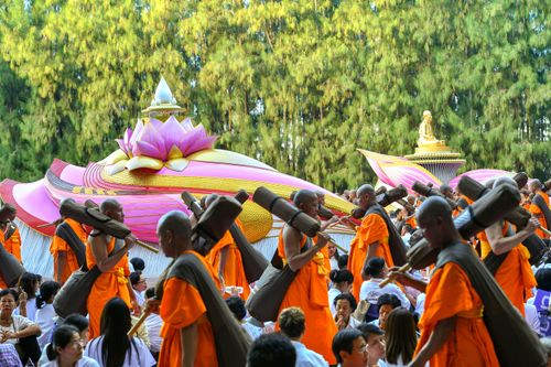 ภาพ No.33556:โครงการธรรมยาตรา เส้นทางพระผู้ปราบมาร ปีที่ 7 ณ อนุสรณ์สถานพระมงคลเทพมุนี