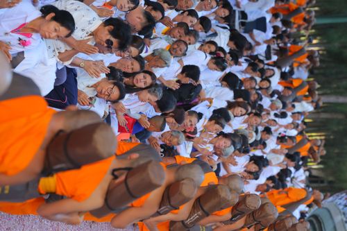 ภาพ No.33477:โครงการธรรมยาตรา เส้นทางพระผู้ปราบมาร ปีที่ 7 ณ อนุสรณ์สถานพระมงคลเทพมุนี