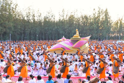 ภาพ No.33558:โครงการธรรมยาตรา เส้นทางพระผู้ปราบมาร ปีที่ 7 ณ อนุสรณ์สถานพระมงคลเทพมุนี