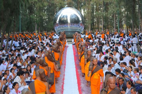 ภาพ No.33480:โครงการธรรมยาตรา เส้นทางพระผู้ปราบมาร ปีที่ 7 ณ อนุสรณ์สถานพระมงคลเทพมุนี