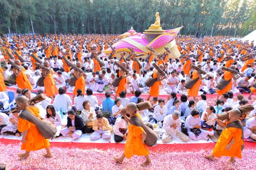 ภาพ No.33561:โครงการธรรมยาตรา เส้นทางพระผู้ปราบมาร ปีที่ 7 ณ อนุสรณ์สถานพระมงคลเทพมุนี