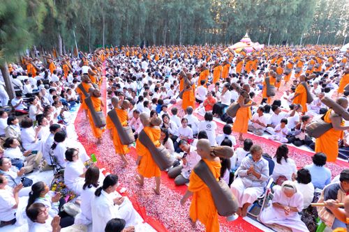 ภาพ No.33559:โครงการธรรมยาตรา เส้นทางพระผู้ปราบมาร ปีที่ 7 ณ อนุสรณ์สถานพระมงคลเทพมุนี