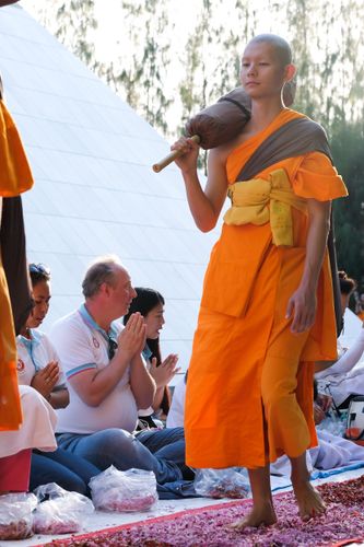 ภาพ No.33516:โครงการธรรมยาตรา เส้นทางพระผู้ปราบมาร ปีที่ 7 ณ อนุสรณ์สถานพระมงคลเทพมุนี