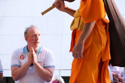 ภาพ No.33517:โครงการธรรมยาตรา เส้นทางพระผู้ปราบมาร ปีที่ 7 ณ อนุสรณ์สถานพระมงคลเทพมุนี