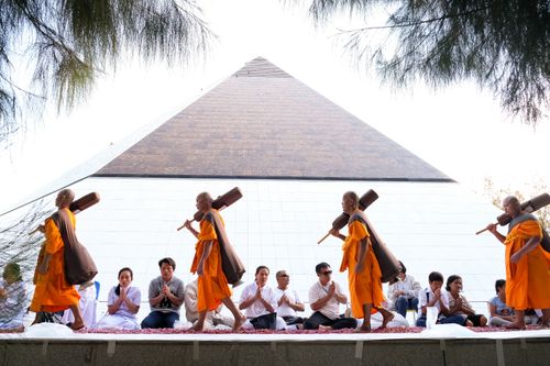 ภาพ No.33518:โครงการธรรมยาตรา เส้นทางพระผู้ปราบมาร ปีที่ 7 ณ อนุสรณ์สถานพระมงคลเทพมุนี