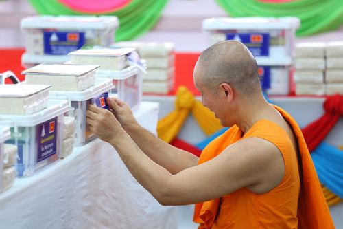 ภาพ No.30586:พิธีถวายสังฆทานแด่คณะสงฆ์ 323 วัด ใน 4 จังหวัดภาคใต้ ครั้งที่ 142