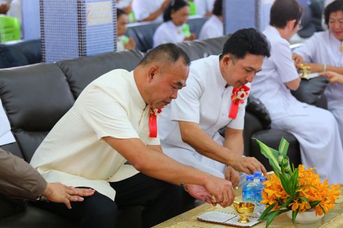 ภาพ No.30663:พิธีถวายสังฆทานแด่คณะสงฆ์ 323 วัด ใน 4 จังหวัดภาคใต้ ครั้งที่ 142