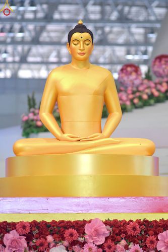 ภาพ No.83616:พิธีวางแผ่นจารึกชื่อและพิธีวางพวงมาลัยสักการะพระประธาน วันอาทิตย์ที่ 16 กรกฎาคม พ.ศ. 2566 ณ รัตนบัลลังก์ สภาธรรมกายสากล วัดพระธรรมกาย