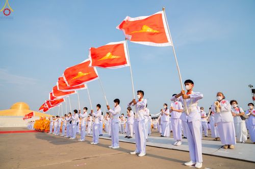 ภาพ No.79074:พิธีอัญเชิญองค์พระบรมพุทธเจ้า 24 องค์ เวียนประทักษิณรอบพระมหาธรรมกายเจดีย์ ณ วัดพระธรรมกาย  วันที่ 2 เมษายน พ.ศ. 2566