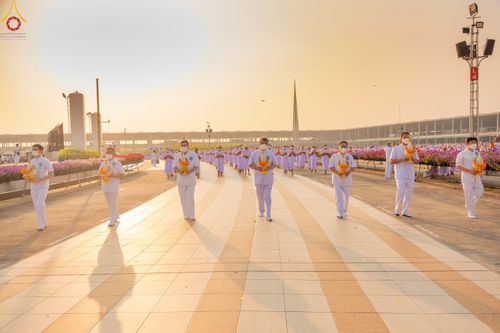 ภาพ No.79702:พิธีเวียนประทักษิณ ณ พระมหาธรรมกายเจดีย์ และพิธีวันทาเจดีย์ ในโครงการบรรพชาสามเณรฟื้นฟูพระพุทธศาสนาทั่วไทย วันเสาร์ที่ 8 เมษายน พ.ศ.2566