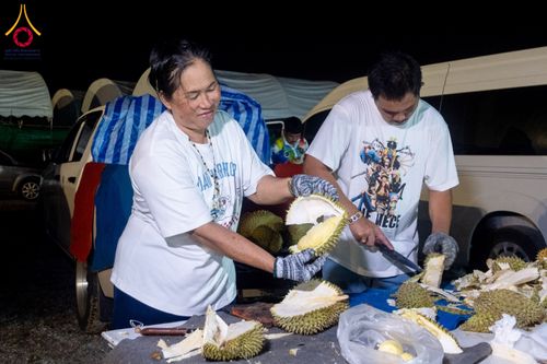 ภาพ No.299090:วันที่ 21 มกราคม พ.ศ. 2569 พิธีถวายภัตตาหารเป็นสังฆทาน แด่พระธรรมยาตรา ณ อนุสรณ์สถานบางปลา วัดบางปลา อำเภอบางเลน จังหวัดนครปฐม ในโครงการธรรมยาตรา กตัญญูบูชา มหาปูชนียาจารย์ พระมงคลเทพมุนี(สด จนฺทสโร) พระผู้ปราบมาร อนุสรณ์สถาน 7 แห่ง ปีที่ 14