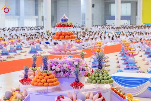 ภาพ No.318287:วันอาทิตย์ต้นเดือนที่ 5 เมษายน พ.ศ.2569 พิธีบูชาข้าวพระ ณ สภาธรรมกายสากล วัดพระธรรมกาย