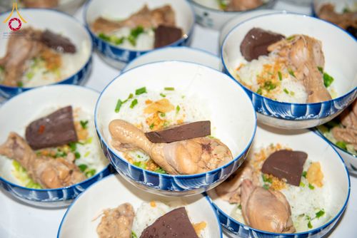 ภาพ No.321767:วันที่ 12 เมษายน พ.ศ.2569 ตักบาตรสงกรานต์ฉลองสามเณรใหม่  ณ ศูนย์ปฏิบัติธรรมระยอง(บ้านช่องลม)